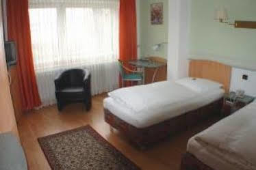 Hotel Minerva Garni Дюселдорф Екстериор снимка
